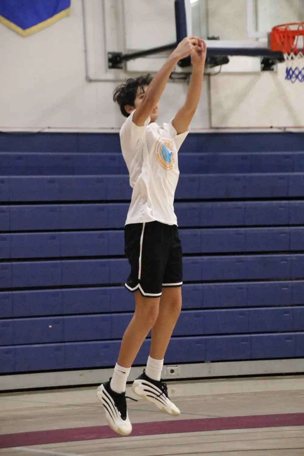 Rising Tide athlete taking a jump shot